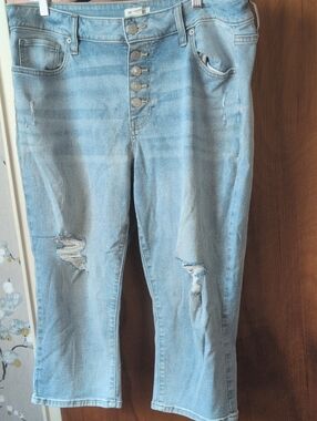 Maurices Light Blue Distressed Cropped Jeans